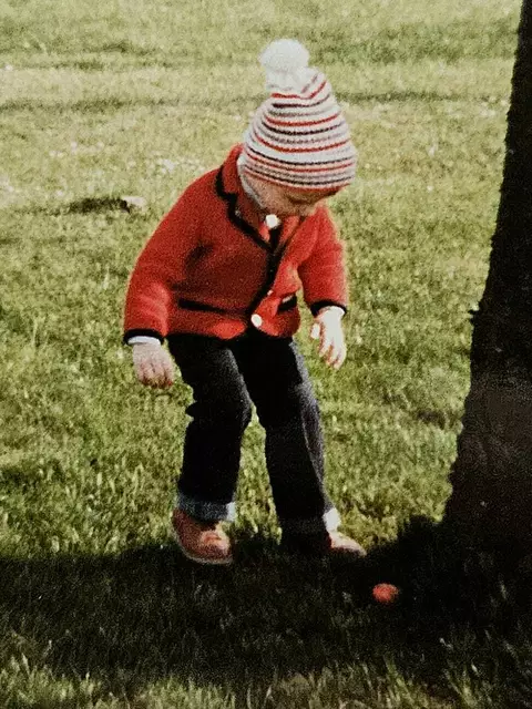 Christian Samwald beim Ostereiersuchen 1983. | Foto: privat