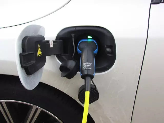"Immer mehr private Haushalte und auch Unternehmen haben eine eigene Photovoltaikanlage und nutzen diese zum Laden der Elektroautos", so VCÖ-Expertin Katharina Jaschinsky. (Symbolfoto) | Foto: Pixabay/Symbolbild