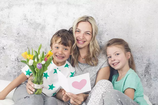 Muttertag wird traditionell am zweiten Sonntag des Monats Mai gefeiert. | Foto: photographie_Hannes_Eichinger/PantherMedia