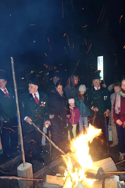 Bei einem Unwetter wird dieses besondere Holzstück in den Ofen gelegt und angezündet, damit das Haus von Blitz oder Hagel verschont wird“ | Foto: Trachtenverein St. Johann