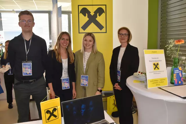 Die Raiffeisenbezirksbank Oberwart präsentierte sich ebenfalls mit ihren Jobangeboten. | Foto: Michael Strini