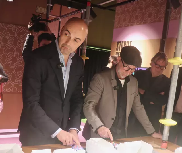 waff-Geschäftsführer Marko Miloradović (li.) und Ex-Fußballer und Trainer Roman Mählich wagen sich an die Robot-Challenge. | Foto: Ulrike Kozeschnik-Schlick