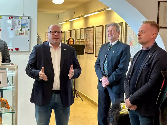 Bürgermeister Markus Mentl-Weigl würdigte die ehrenamtlichen Tätigkeiten der Museumsgesellschaft für die Stadtgemeinde Deutsch-Wagram. | Foto: Christian Matula