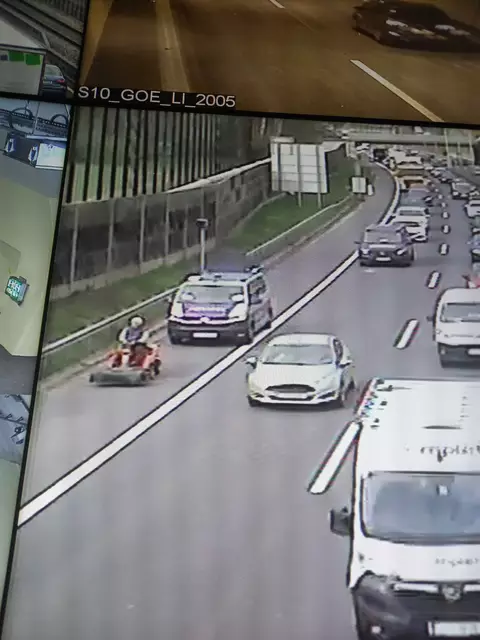 Ein Asfinag-Mitarbeiter entdeckte den Rasenmäher-Fahrer auf einer der Kameras. | Foto: Asfinag