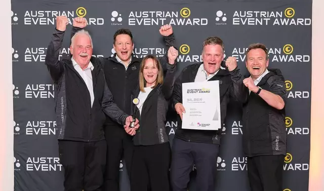 Der Austrian Event Award in SILBER für „Reutte on Ice“: Obmann Hermann Ruepp, Geschäftsführer Ronald Petrini, Event- &amp; Projektmanagerin Silke Mader, Vorstand Thomas Ruepp sowie Obmannstellvertreter Markus Saletz. | Foto: AEA / COMTAIN