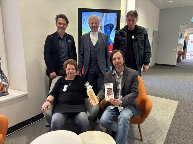 MeinBezirk-Kärnten-Chefredakteur Stephan Fugger freute sich über den Besuch von Doris (lend.raum-Teilnehmerin), Caritas-Direktor Ernst Sandriesser, Bischofsvikar Engelbert Guggenberger und Andreas (lend.raum-Teilnehmer). | Foto: MeinBezirk.at