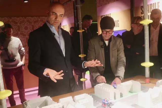 Warum hat´s nicht geklappt? waff-Geschäftsführer Marko Miloradović (li.) und Ex-Fußballer und Trainer Roman Mählich bei der Robot-Challenge. | Foto: Ulrike Kozeschnik-Schlick