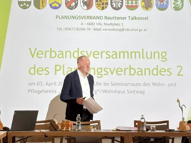 Bgm. Wolfgang Winkler leitete die Sitzung des Planungsverbandes 2. Hauptthema war die Verkehrsproblematik entlang der B179, mit einem Fokus auf die Dosieranlagen. | Foto: Reichel