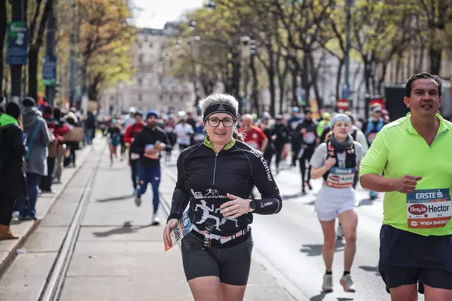 „Es war ein tolles Gefühl. Vielen Dank an alle, die mich unterstützt haben“, sagte die Eberschwangerin Judith Brenneis (46), die in Wien nach 3:47:12 Stunden das Ziel erreichte und in der Altersklasse W45 den 45. Platz belegte. | Foto: Sportograf.com