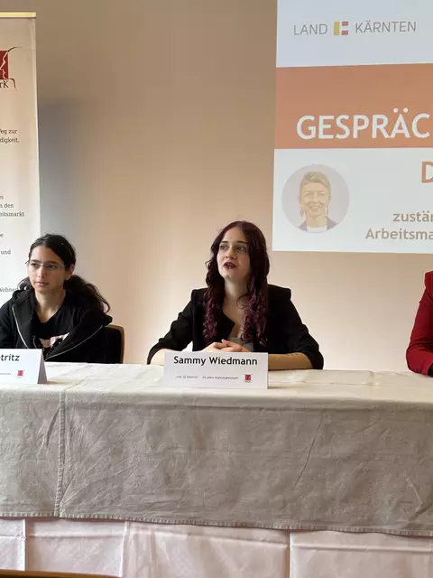 Bewohnerin Laura Petritz und Lehrling Sammy Wiedmann berichteten über ihre Erfahrungen. | Foto: MeinBezirk