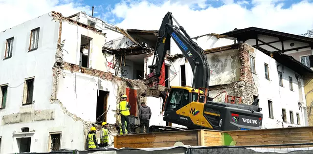 Abrissarbeiten beim Goldenen Löwen. | Foto: Kogler