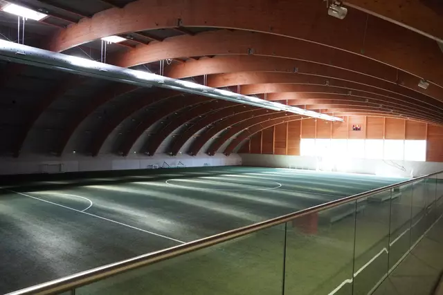 Ein Indoor-Fußballplatz in der Red Bull Akademie in Salzburg/Liefering. | Foto: Emanuel Hasenauer