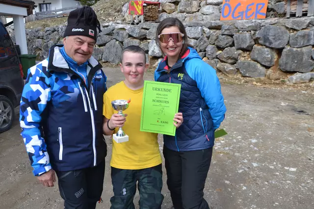 Franz Gruber und Klassenvorständin Janine Immler mit dem Tagesschnellsten des RTL, Leon Bögl. | Foto: MS Kirchdorf/Krems