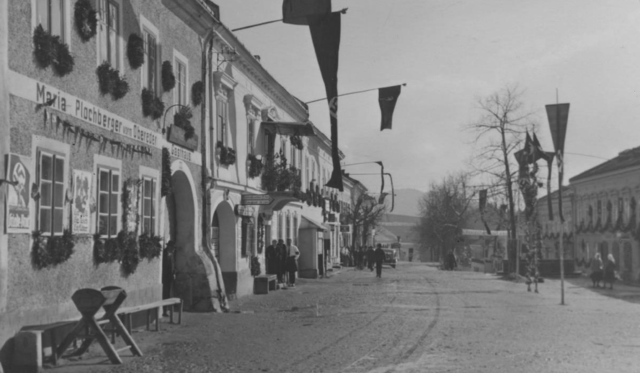 Marktplatz Königswiesen zur Zeit des Zweiten Weltkrieges. | Foto: Sammlung G. Wiesinger