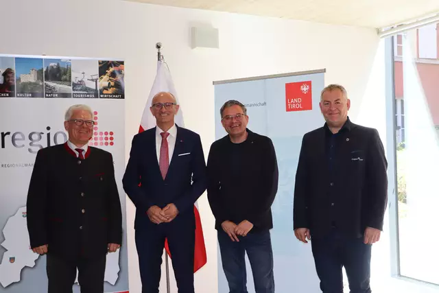 BH Siegmund Geiger, LH Anton Mattle, regioL-GF Gerald Jochum und regioL-Obmann Helmut Mall. | Foto: Seelos
