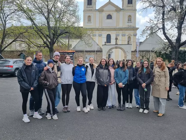 Zahlreiche Maturantinnen und Maturanten aus der Diözese Eisenstadt machten sich auf den Weg nach Loretto. Bischof Zsifkovics begleitete die Matura-Wallfahrt. | Foto: Diözese Eisenstadt