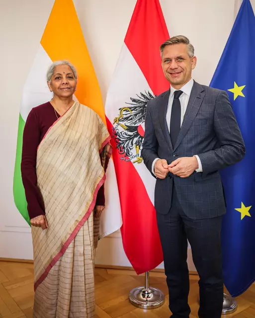 Nirmala Sitharaman (l.) und Wolfgang Hattmannsdorfer (r.) bei ihrem Besuch im Bundesministerium für Wirtschaft, Energie und Tourismus. | Foto: bmwet