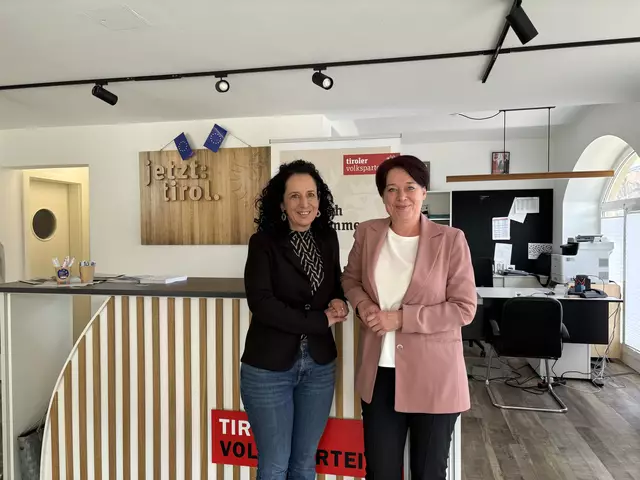 Nationalrätin Margreth Falkner mit ÖVP-Bezirksobfrau und Landtagspräsidentin Sonja Ledl-Rossmann.