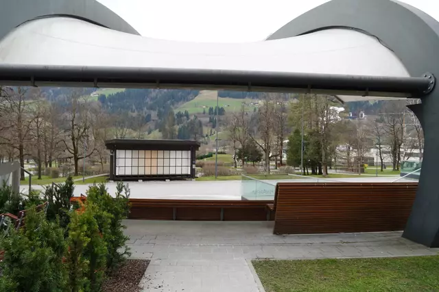 Der Musikpavillon soll beim Umbau in den nächsten Jahren durch eine neue Bühne ersetzt werden. | Foto: Nicole Hettegger
