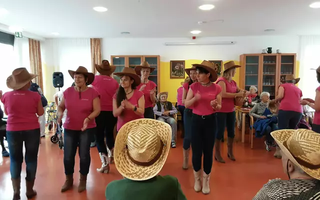 Zu Besuch im Seniorenzentrum: Linedancegruppe Landl  | Foto: Volkshilfe Seniorenzentrum Landl