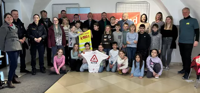 Neben der Radlobby waren auch Vertreter der Polizei, der Gemeinden, der Bezirkshauptmannschaft, der Brucker Pfarren und eine Klasse der Volksschule Fischamender Straße dabei. | Foto: Bachhofner