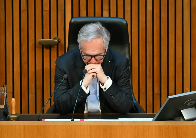 Nach Kritik von jüdischen Organisationen wurde bereits am Donnerstag, 10. April, der Weg für die Abwahl des österreichischen Nationalratspräsidenten Walter Rosenkranz (FPÖ) als Vorsitzender des Nationalfonds geebnet. | Foto: HELMUT FOHRINGER / APA / picturedesk.com