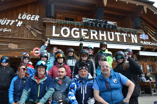 Die 2.a Klasse mit Klassenvorständin Janine Immler, Johannes Stöckler, Jonas Stöckler, Franz Gruber und Rainer Ramsebner von der Lögerhütt´n (vorne v. li.) | Foto: MS Kirchdorf/Krems