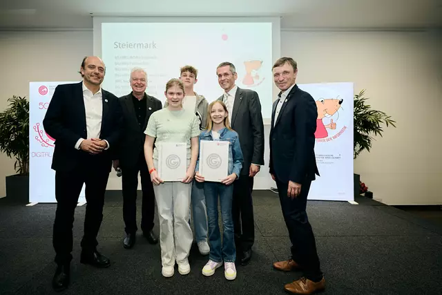 Die Schüler und Schülerinnen wurden in Wien von OCG-Präsident Wilfried Seyruck ausgezeichnet. | Foto: Barbara Wirl