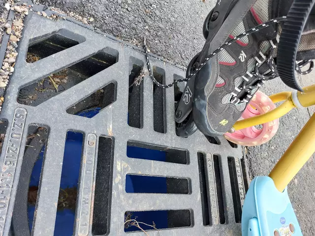 Gefährliche Kanaldeckel in Eggendorf. | Foto: Privat