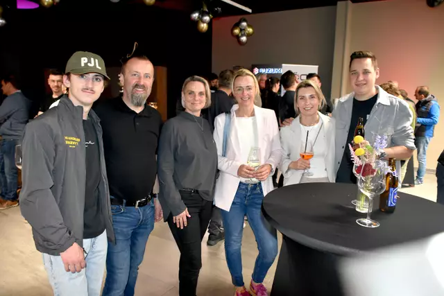 Viele Gäste kamen um den neuen Schauraum zu begutachten | Foto: MeinBezirk