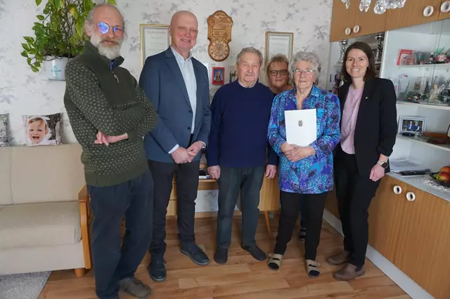Friedrich Rammer-Jirec, Siegfried Walch, Robert Römer, Andrea Römer, Hilde Römer und Laura Hennebichler (v.l.) | Foto: Marktgemeinde Karlstein