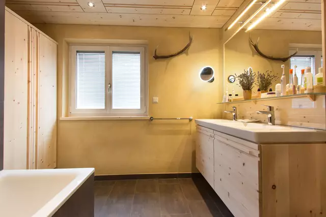 Zirbenholz wertet jeden Raum auf, sowohl optisch als auch energetisch. | Foto: huter möbel