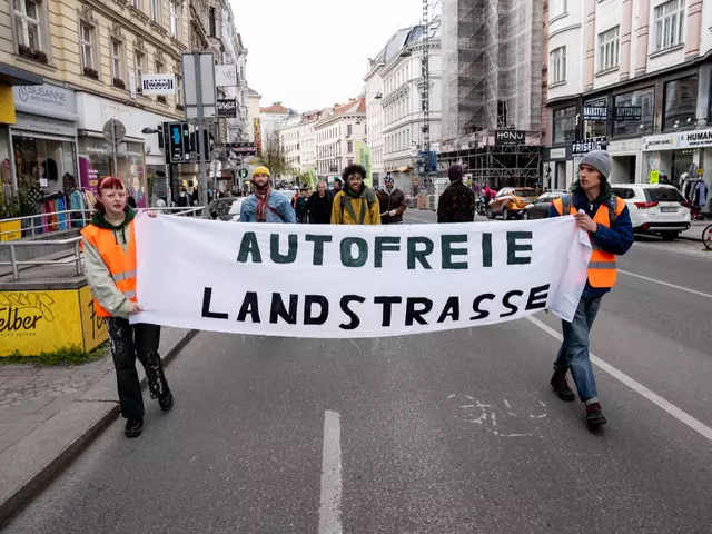 Auf der Landstraßer Hauptstraße forderte die Demonstration eine "Stadt für alle, statt für Profite"  | Foto: Valentina Marinelic