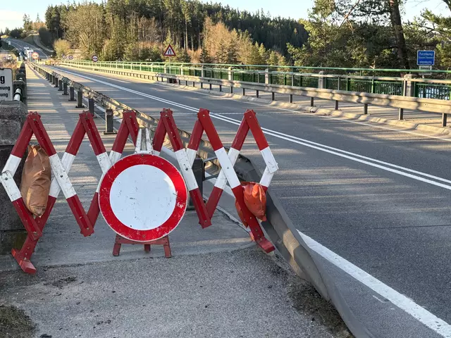 Die Baustelle an der Stauseebrücke sorgt für eine weite Umleitungsstrecke der meistbefahrenen Bundesstraße zwischen Zwettl und Krems. | Foto: Bernhard Schabauer