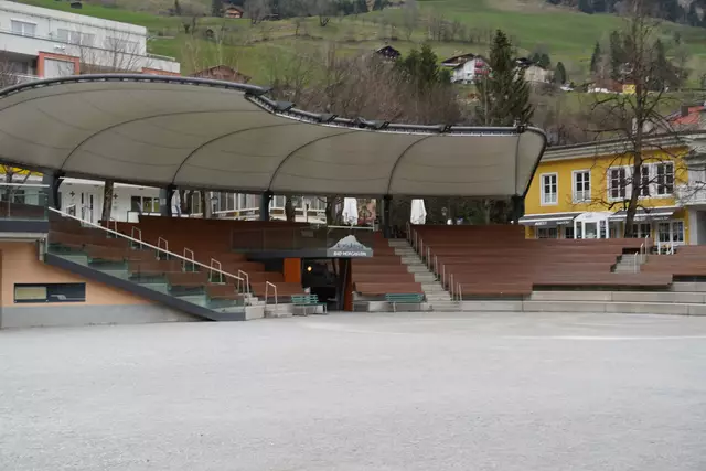 Die Alpenarena bietet viel Platz für zahlreiche Besucherinnen und Besucher. | Foto: Nicole Hettegger