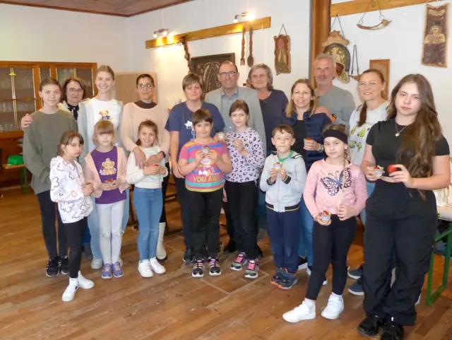 Die Vorfreude auf Ostern stieg mit jedem Pinselstrich beim traditionellen Ostereier-Verzieren im Vereinshaus des Mittelburgenländisch Ungarischen Kulturvereins. 