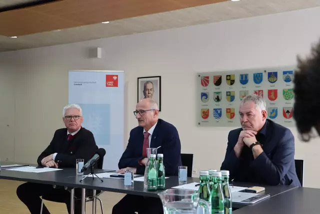 BH Siegmund Geiger, LH Anton Mattle und regioL-Obmann Helmut Mall. | Foto: Seelos