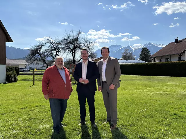 v.l.: Bezirksvorsitzender Gottfried Strauss, Landesparteivorsitzender LH-Stv. Philip Wohlgemut und LR René Zumtobel präsentierten in Reutte ihre Visionen für Tirol. | Foto: Hartman