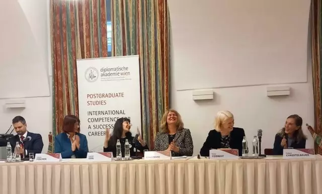 inSight meeting dots4futures25
eine Initiative von 
ACD-Agency for Cultural Diplomacy
Plenarsession in Diplomatische Akademie mit Irland Botschafterin H.E. Brabara Cullinane | Foto: Tatjana Christelbauer