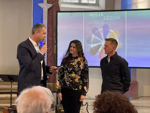 Die SchülerInnen der 3. Klassen HAK bereiteten die Veranstaltung mit Prof. Fleck-Fleischhacker und Prof. Wiedenhofer vor