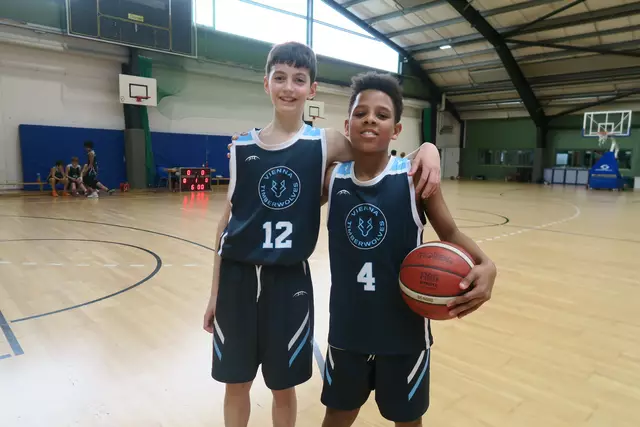 Branko (li) und Noah fiebern der Wiener Meisterschaft entgegen. 