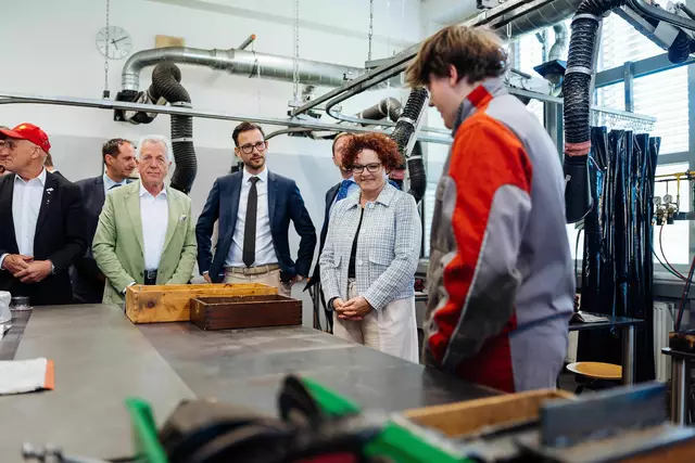 Staatssekretärin Elisabeth Zehetner und Landesrat Sebastian Schuschnig besuchten den Kelag-Campus in St. Veit. | Foto: LR Schuschnig/Rauber