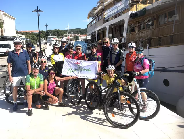 Beste Stimmung an Bord und beim Biken. | Foto: Herbert Schöttl