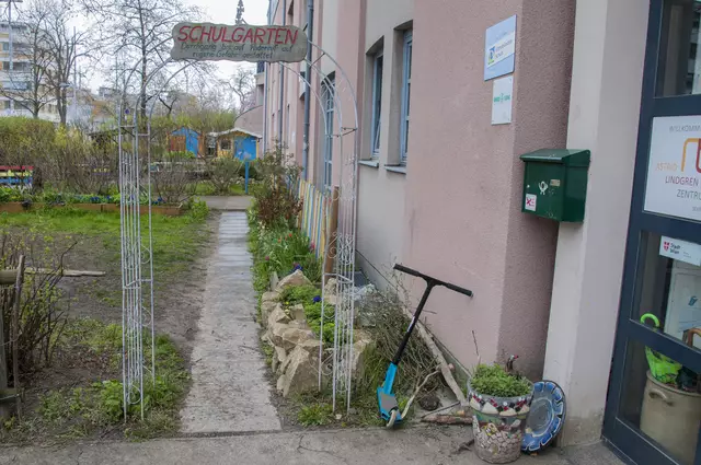 Einen Garten gibt es auch in der Schule.  | Foto: Wolfgang Unger