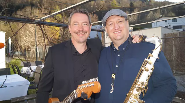 Die Gruppe "Zwoatakt" mit Florian Lechleitner und Hermann Marth umrahmten musikalisch den Benefizabend.  