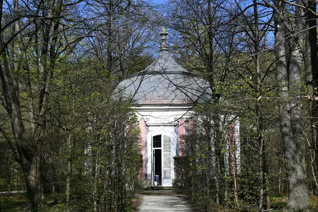Pavillon, Café