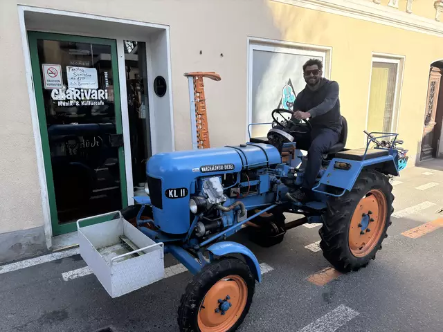 Bei schönem Wetter auch gerne mal mit dem Traktor unterwegs: Michael Pfandlbauer.  | Foto: MeinBezirk