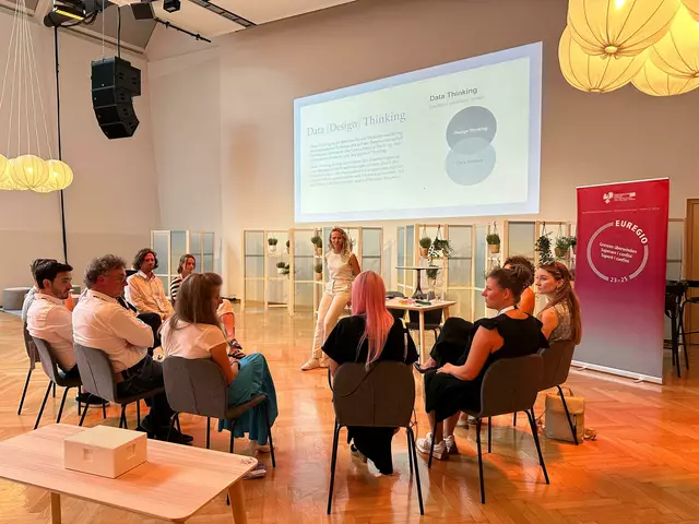 Der Austausch mit Fachleuten und politischen Vertretenden ist ein wichtiger Teil der Euregio-Akademie (im Bild eine Kleingruppe beim Follow-Up 2024 in Alpbach/Tirol) | Foto: © Euregio