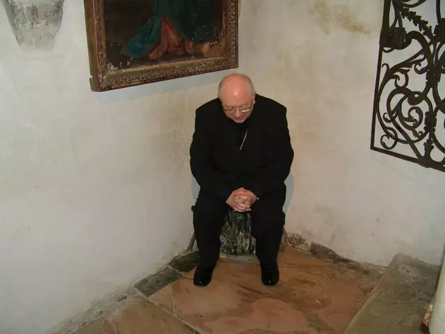 Am Hemmastein: Anlässlich seines offiziellen Kärntenaufenthaltes besuchte der Apolstolische Nuntius Erzbischof Dr. Peter Stephan Zurbriggen, außerhalb des Protokolles, 2012 das Stift Gurk. (Foto: Stift Gurk)