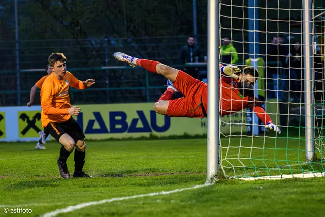 Tobias Killinger bezwing in letzter Sekunde der Trauner Torhüter Palmenov!